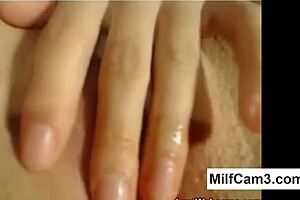 Big Ass Cam Girl Plays With Shaved Pussy