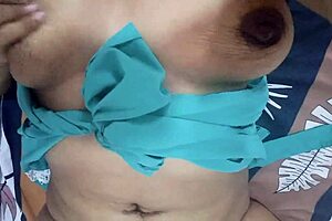 casero massage turns into squirting orgasm for fans