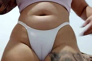 Vou sentar na cara da minha amiga ate sufocar ela