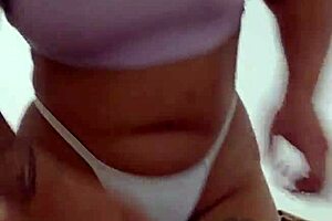 Vou sentar na cara da minha amiga ate sufocar ela