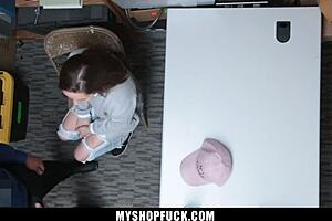 lp officer offers shoplifter turn around program 😏