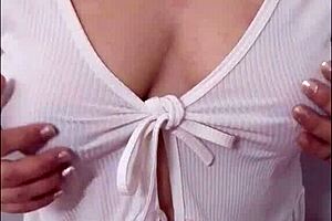 Viral Teacher Naglakad Ng Walang Bra Sa Public Road At Nilaro Ang Susu