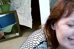 Dancing and wiggling to the big bad wolf with Dawnskye in retro style