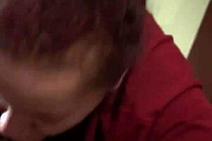 מר פליי גיי מזיין לה את הפה בסצנה קבוצתית אינטנסיבית עם זונה