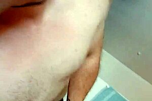 shooting a big load of sperm 💦