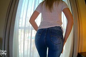 curvy girlfriend in tight jeans fucks passionately and gets creampie 😍