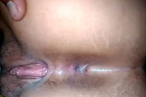 En cuatro - mostrando sus ricas nalgas vagina y amo vid 20170524 220010