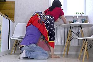 Quick Anal Sex With Stepmom Before Lunch