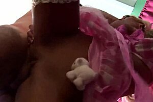 Man has sex with two beautiful babes in a hot threesome 😍🔥