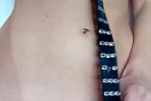 castigándome un poquito con un cinturón, tits spanking pussy punished?