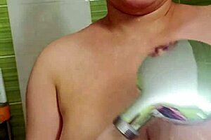 Big Boobs Shine in Shower!