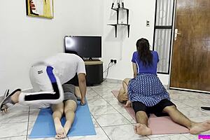 mi amigo dejo que su esposa me hiciera masaje pero no pude resistirme