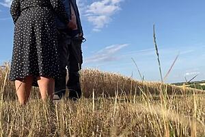 Mature Woman Makes Cum