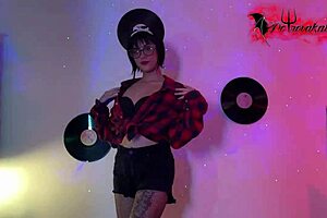 Delicious pin up girl getting fucked