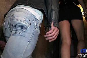 charlie brunette sexy en manque se fait baiser dans la cave?