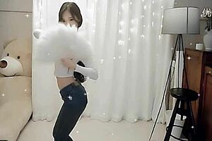 Sexy Chinese Girl Dancing On Cam
