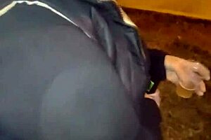 Conozco Madura en Una Fiesta Flashing Her Tits Outdoors