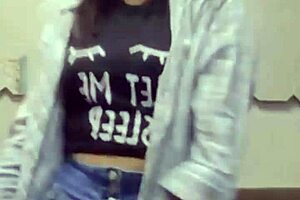 putas de tik tok moviendo el culo