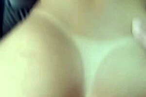 com plug no cuzinho ninfetinha loirinha seduz o melhor amigo do seu esposo e pede pra ele foder sua buceta e depois o cuzinho at� encher ele de porra