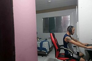 曲线巴西业余美女张开她张开的屁眼为粗暴肛交在自制场景