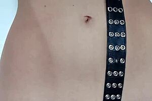 castigándome un poquito con un cinturón, tits spanking pussy punished?