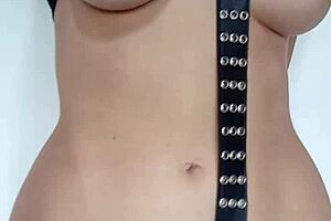 castigándome un poquito con un cinturón, tits spanking pussy punished?