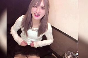 【個撮】ロングヘアーの女装が配信しながらアナルオナニーする動画