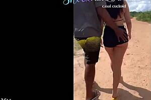 No Caminho Da Estrada De Terra Batida