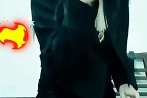 putas de tik tok moviendo el culo