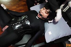 Salome Salvi Squirt With Strapon Domination