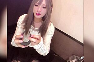 【個撮】ロングヘアーの女装が配信しながらアナルオナニーする動画