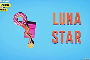 Luna Star Spreads Wide For Deep Dicking In Pool