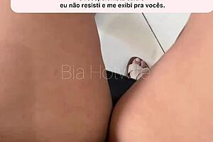 Enquanto esperava o corno na consulta me vi sozinha na sala e o tesão logo bateu toquei uma siririca gostosa no meio da recepção