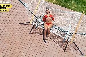 Luna Star Spreads Wide For Deep Dicking In Pool