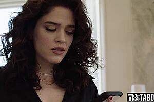 Big ass Latina MILF calls hung IT guy to fix her laptop.