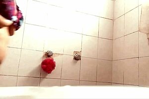 Aventuras Voyeur Gordibuena Tetona Toma La Ducha Para Exhibirse