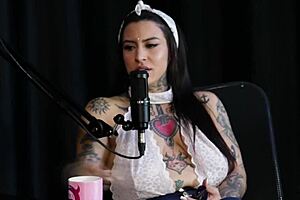 Os Atendimentos Que Faz Com As Duas Namoradas Não Ia Curtir Fazer Gang Bang Com Desconhecidos E Quando Foi Pro Motel - Lexi Mallet Sheer Red