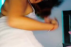 nice ass shaking in live stream