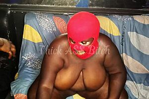 BBW bodybuilder uses vibrator on herself while sucking the black gardener's monster cock in nature