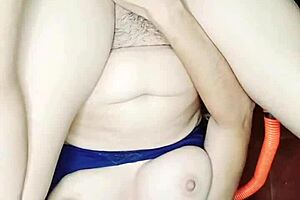 Que sabroso se siente bien profundo este enorme pollon y mira como sale mi leche a chorros 😍