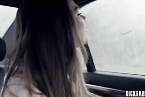 性感18+少女Athena Faris被疯狂陌生人用大鸡巴猛烈操