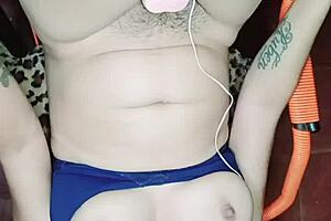 Que sabroso se siente bien profundo este enorme pollon y mira como sale mi leche a chorros 😍