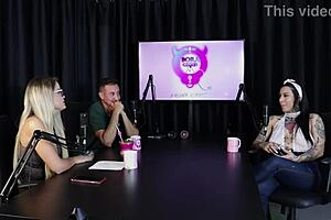 Os Atendimentos Que Faz Com As Duas Namoradas Não Ia Curtir Fazer Gang Bang Com Desconhecidos E Quando Foi Pro Motel - Lexi Mallet Sheer Red