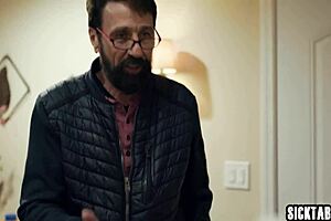 性感18+少女Athena Faris被疯狂陌生人用大鸡巴猛烈操