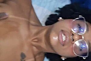 fiquei desfilando de calcinha na frente do meu padrasto at� ele me comer gostoso