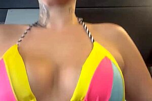 Fui Toda Suada E Toda Molhada Na Academia De Frente Da Pra De Copacabana Nossa Minha Buceta Molhada E Chela De Sal