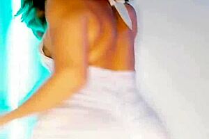 nice ass shaking in live stream