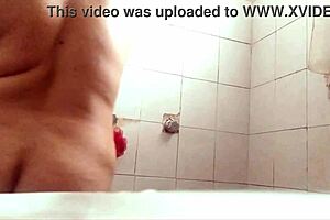 Aventuras Voyeur Gordibuena Tetona Toma La Ducha Para Exhibirse