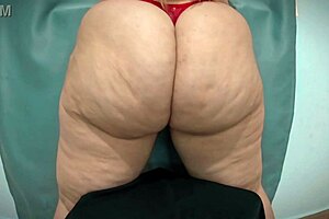 Soraya Culona wants her big ass fucked on webcam.