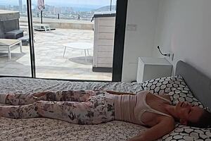 I Bumped My Knee And He Fucked Me Like It Was A Massage